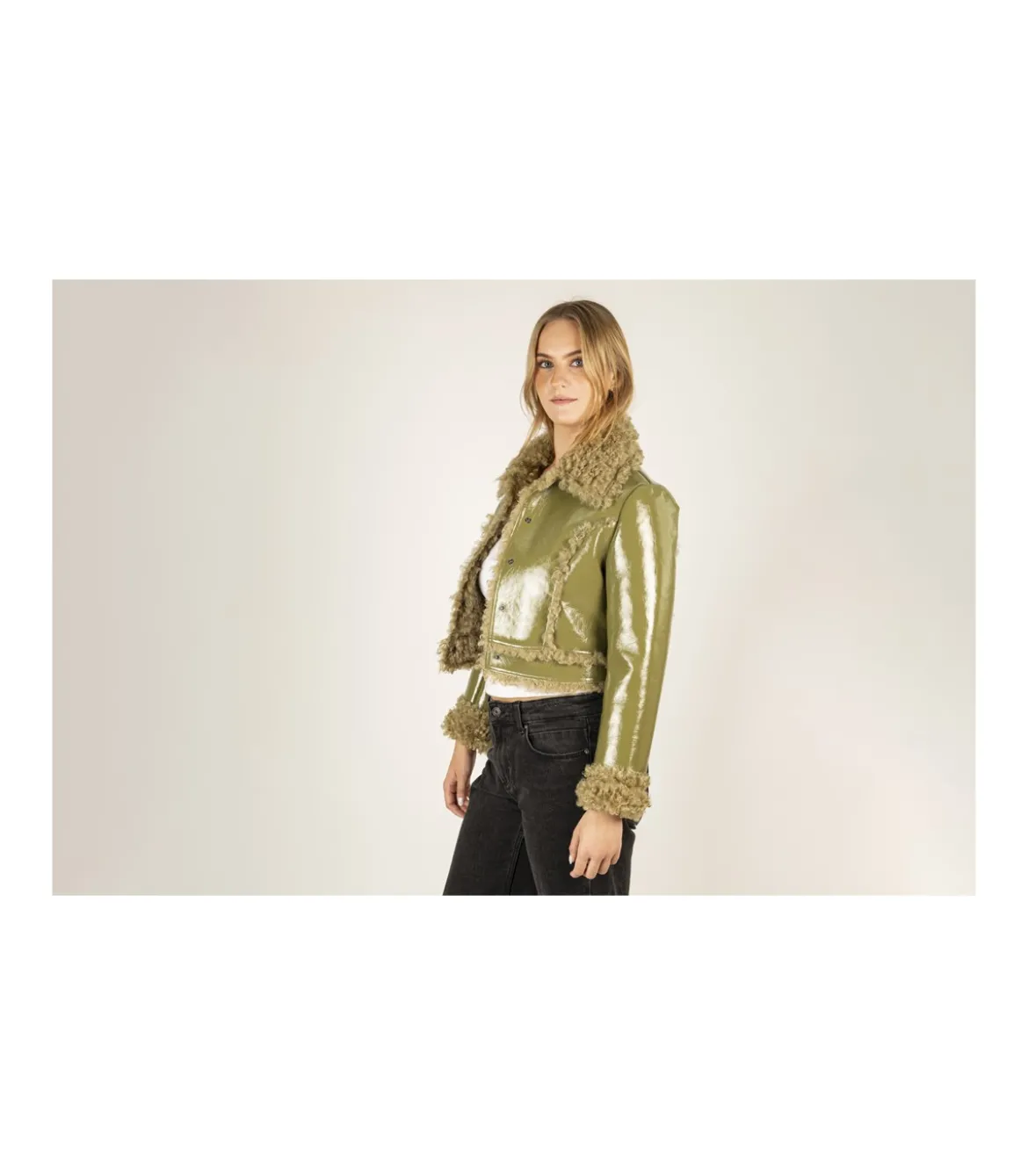 Chaqueta Corta Charol Reversible